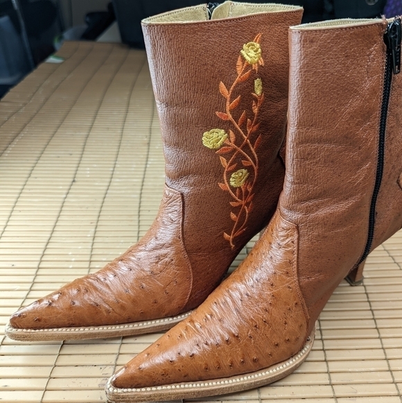 Lagarto Floral Embroidered Ostrich Cognac brown Leather side Zip Pointed Toe 3" - Picture 2 of 10